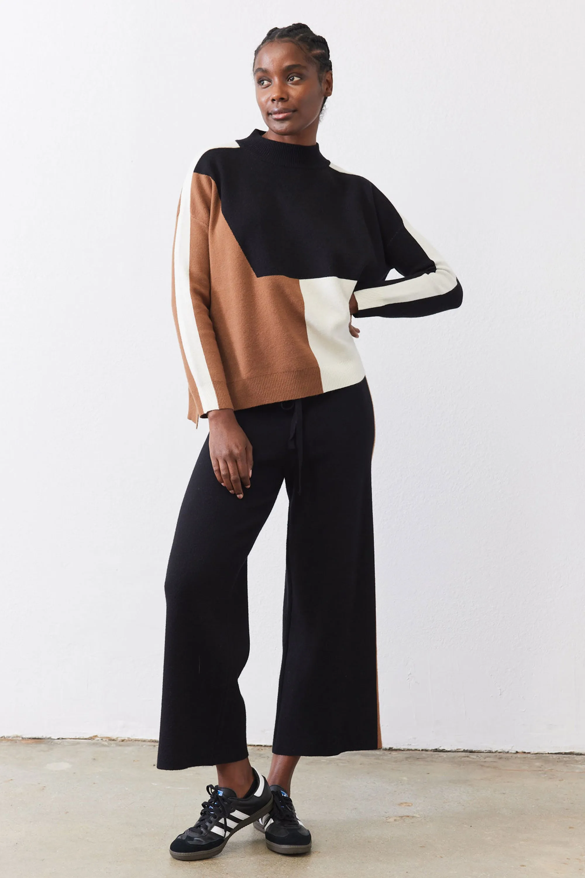 Light Knit Colorblock Sweater