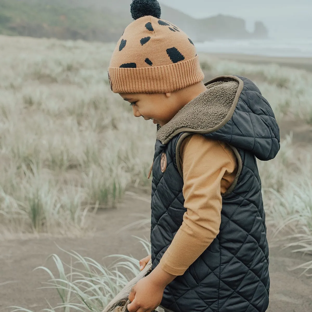 Reversible Hooded Yeti Vest (Black/Khaki)