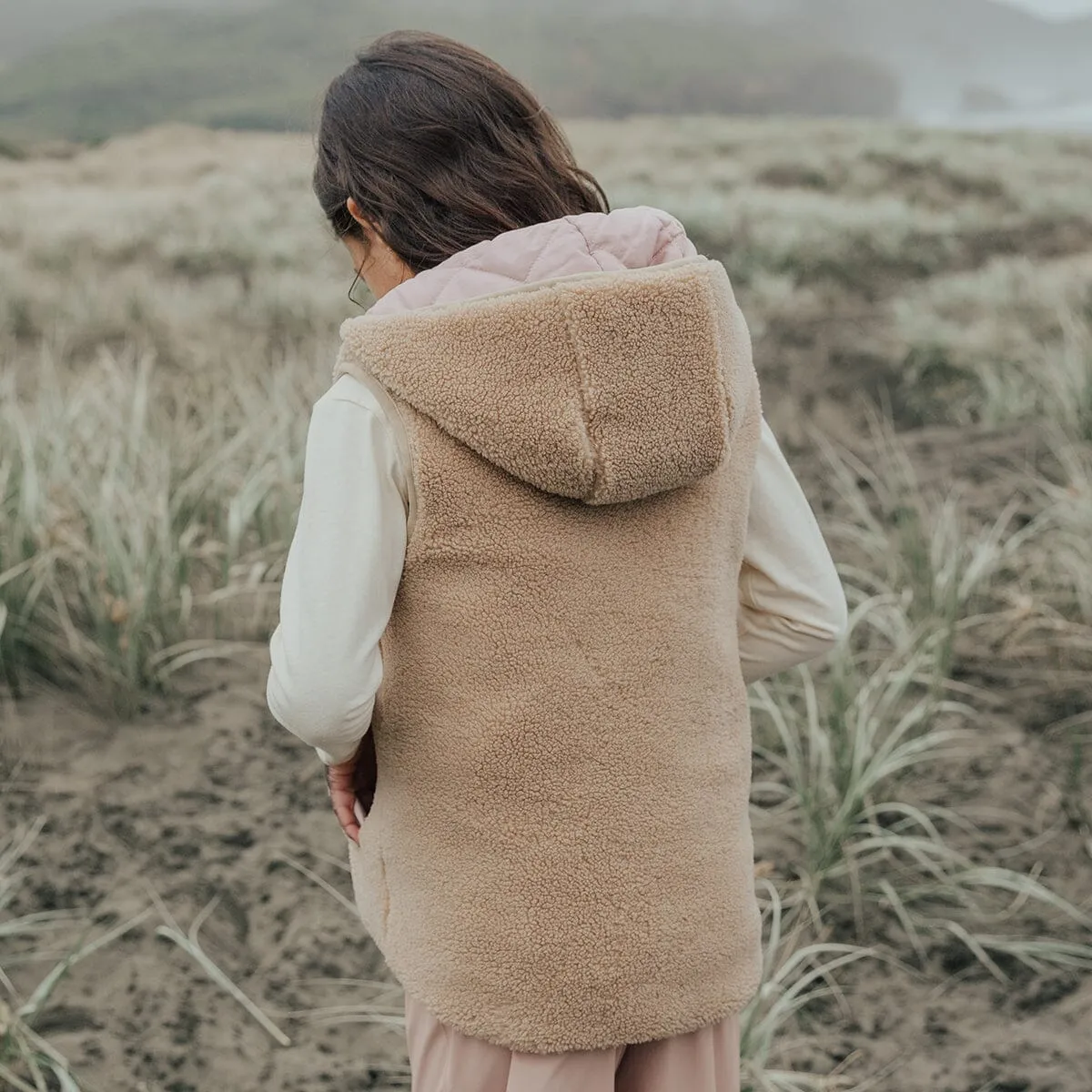 Reversible Hooded Yeti Vest (Dusty Pink/Camel))